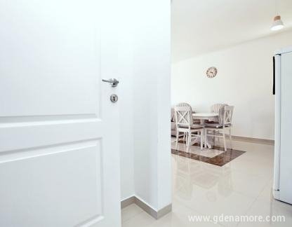 Apartments Milinic, Studio apartment Milinic, private accommodation in city Herceg Novi, Montenegro - hodnik