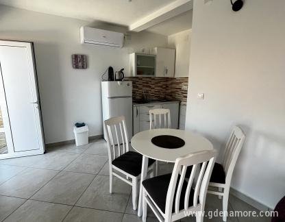 Apartamentos Bojana, Apartamento 2, alojamiento privado en Busat, Montenegro - IMG_8026