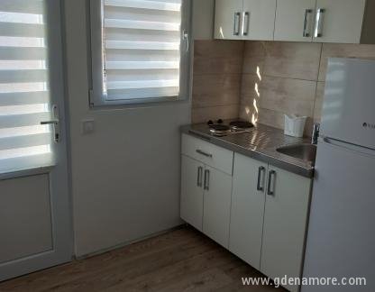 Appartements Pierre Loti, , logement privé à Baošići, Monténégro - IMG-03a964431890f14f7e1d7bbe7030a8c9-V