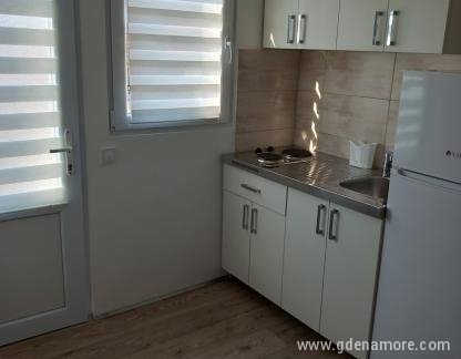 Appartamenti Pierre Loti, , alloggi privati a Baošići, Montenegro - IMG-03a964431890f14f7e1d7bbe7030a8c9-V