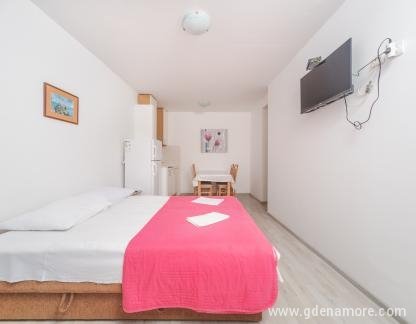 "Tri Ribara"-Kuca Zarko, Apartman 7, privatni smeštaj u mestu Rafailovići, Crna Gora - 098A5271