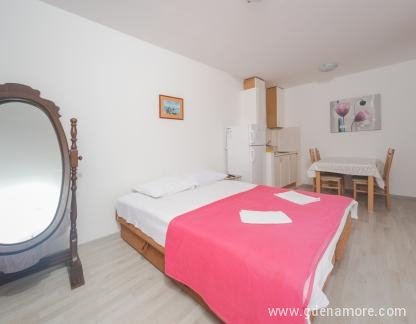 "Tri Ribara"-Kuca Zarko, Apartman 8, privatni smeštaj u mestu Rafailovići, Crna Gora - 098A5275
