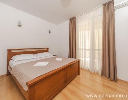 Apartmani "Tri Ribara", Kuca Milanka,apartman 6, privatni smeštaj u mestu Rafailovići, Crna Gora - 098A7203_Bh8TBFkMZj_1000x
