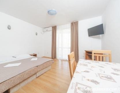 Apartmani "Tri Ribara", Kuca Milanka,apartman 7, privatni smeštaj u mestu Rafailovići, Crna Gora - 098A7236_teoI5Fo6jc_1000x