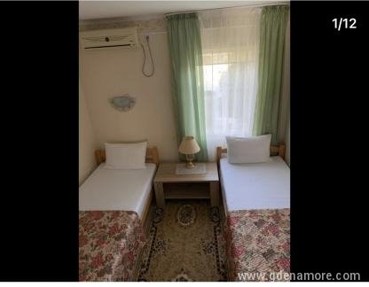Villa Alla, Soba mit einem doručkom 3, Privatunterkunft im Ort Djenović, Montenegro - 0266994B-E604-42A2-9190-AE9FB7A704FE