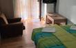 Soba 2 u Apartmani Jovanović, privatni smeštaj u mestu Igalo, Crna Gora