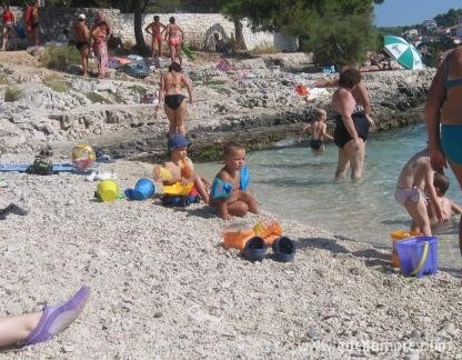 Апартаменти Мери, частни квартири в града Okrug Gornji, Хърватия - plaža