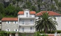 Apartmani Lipci, частни квартири в града Morinj, Черна Гора