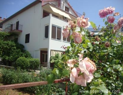 Apartments Rubinic Jelsa, private accommodation in city Hvar Jelsa, Croatia - kuća