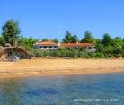 Hotel Irini , частни квартири в града Halkidiki, Гърция