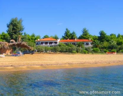 Hotel Irini , частни квартири в града Halkidiki, Гърция