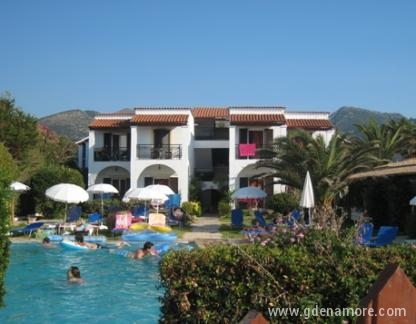 FILORIAN HOTEL APARTMENTS, частни квартири в града Corfu, Гърция - FILORIAN garden &amp; pool