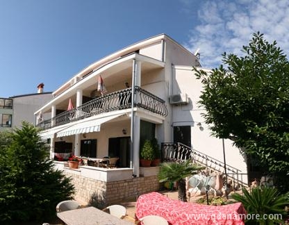 Apartments Villa Gordana, private accommodation in city Pula, Croatia
