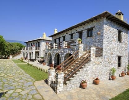 Prasino Galazio Traditional Guesthouse, private accommodation in city Mouresi, Greece