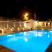 Villavita Holiday, logement privé à Lefkada, Gr&egrave;ce - The pool area at night