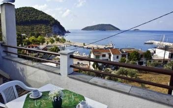 KONSTANTAKI APARTMENTS, частни квартири в града Skopelos, Гърция