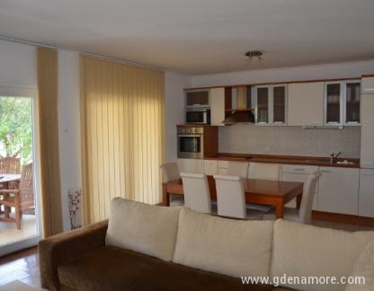 Wohnungen Milena, Apartman 1, Privatunterkunft im Ort Vodice, Kroatien - Kuhinja