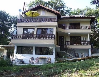 вила Горски кът, private accommodation in city Kiten, Bulgaria - вилата