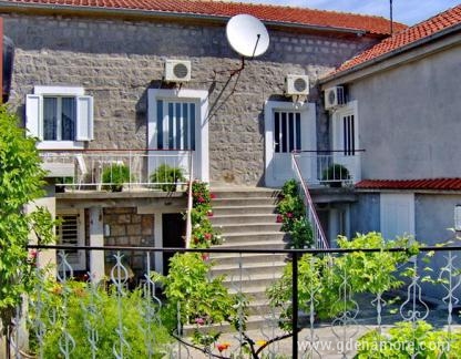 Kuća Pavlović, zasebne nastanitve v mestu Radovići, Črna gora - Pogled na dvori&amp;amp;amp;amp;amp;amp;amp;amp;scaron