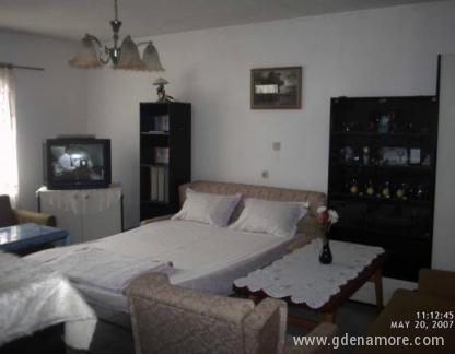 House Stankovi, alojamiento privado en Chernomorets, Bulgaria - Стая от апартамента