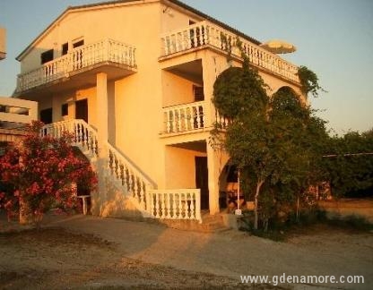 Apartmanok Nena, Magán szállás a községben Novalja, Horv&aacute;torsz&aacute;g - house exterior