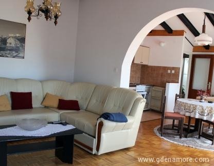 Apartments Vodice, private accommodation in city Vodice, Croatia - Dnevna soba stana na II spratu