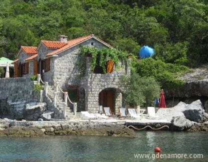 Kuca na obali mora-Kaludjerovina, Apartman 1, privatni smeštaj u mestu Kaludjerovina, Crna Gora