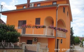 APARTMENT DENNI, private accommodation in city TAR, Croatia