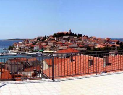 Villa Maria, Magán szállás a községben Primo&scaron;ten, Horv&aacute;torsz&aacute;g - Pogled sa terase