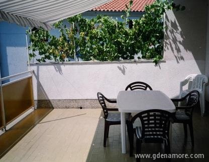 Appartement, logement privé à &Scaron;ibenik, Croatie - Terasa