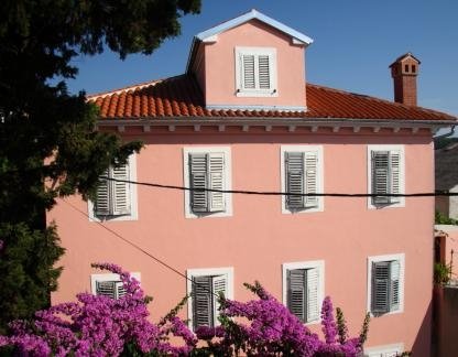 Appartements Vodarić, logement privé à Mali Lo&scaron;inj, Croatie