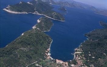 Apartments Sipan, private accommodation in city Sipanska Luka, Croatia