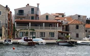 Apartments Jurisic, private accommodation in city Tribunj, Croatia