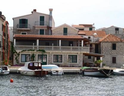 Apartments Jurisic, private accommodation in city Tribunj, Croatia