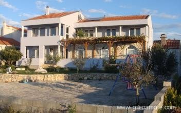 Apartments Pesa, private accommodation in city Zaton, Croatia