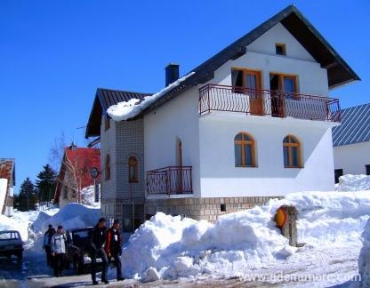 Hotel-Javor, logement privé à Žabljak, Mont&eacute;n&eacute;gro - Hotel Javor