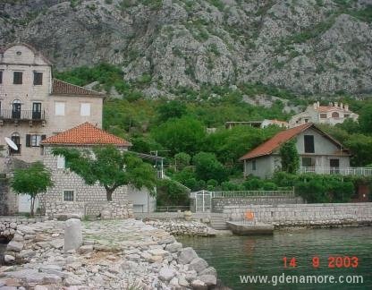 Apartmani u Dobroti, частни квартири в града Dobrota, Черна Гора - Obala sa pontom