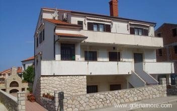 APARTMENTS EVA, private accommodation in city Cres, Croatia