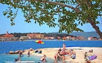 Apartment Madlena, private accommodation in city Brodarica, Croatia