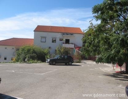 Appartements &amp; Zimmer Ćurin, Privatunterkunft im Ort Hvar, Kroatien