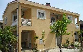 Apartments Katarina, private accommodation in city Vir, Croatia