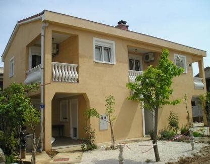 Appartements Katarina, logement privé à Vir, Croatie - kuca