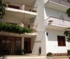 Apartments Covic, private accommodation in city Tučepi, Croatia