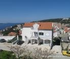 Апартаменти Jakic, частни квартири в града Hvar, Хърватия