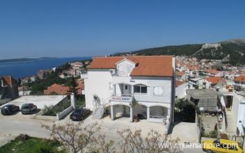 Апартаменти Jakic, частни квартири в града Hvar, Хърватия