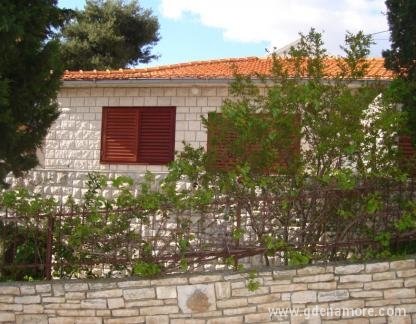 lili, logement privé à Supetar, Croatie - apartman lili