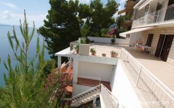 Apartments - Jakovic, private accommodation in city Brela, Croatia