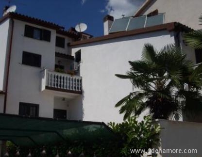 Apartmanok DEJANA, Magán szállás a községben Pula, Horv&aacute;torsz&aacute;g - kuća - pogled sa strtane
