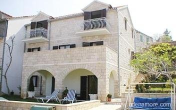 Lydia's house, private accommodation in city Brač Sutivan, Croatia