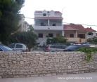 Apartments Krivaca, private accommodation in city Brač Sutivan, Croatia